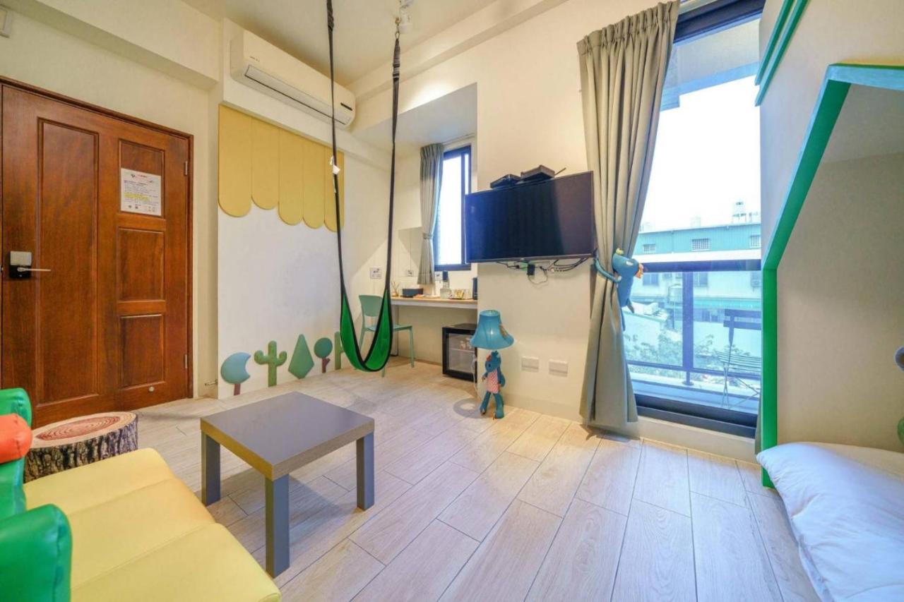 Sunlight Forest Homestay Tainan Exteriör bild